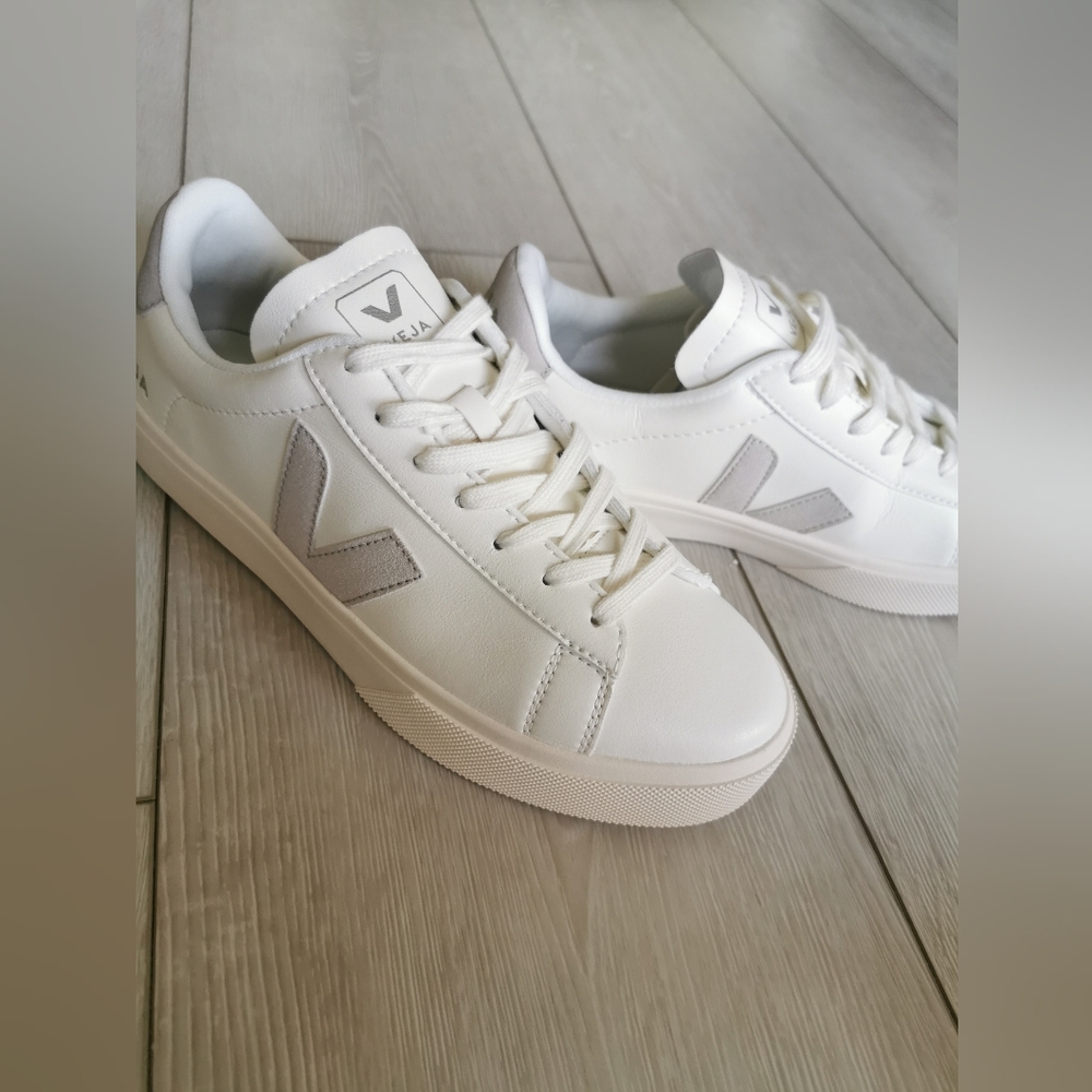 VEJA men new sneakers size 9